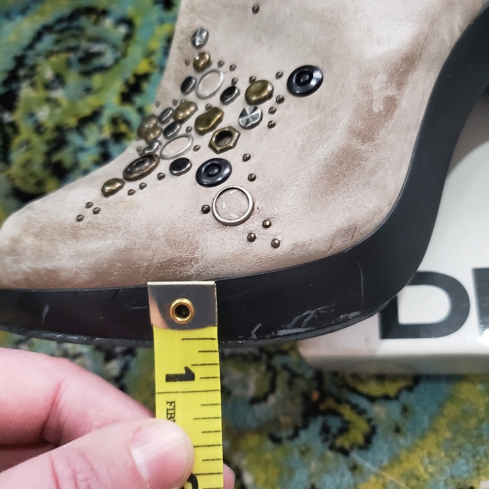 Gorgeous studded peep toe booties DKNY 10 - Picture 5 of 14